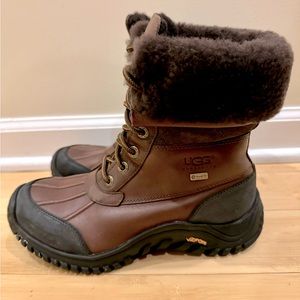 Women’s Ugg 5446 brown leather shearling lined boots size 7